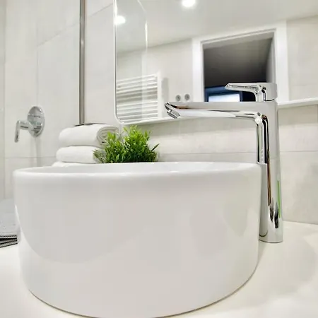 Premium By Hi5- Rökk Szilárd Apartman